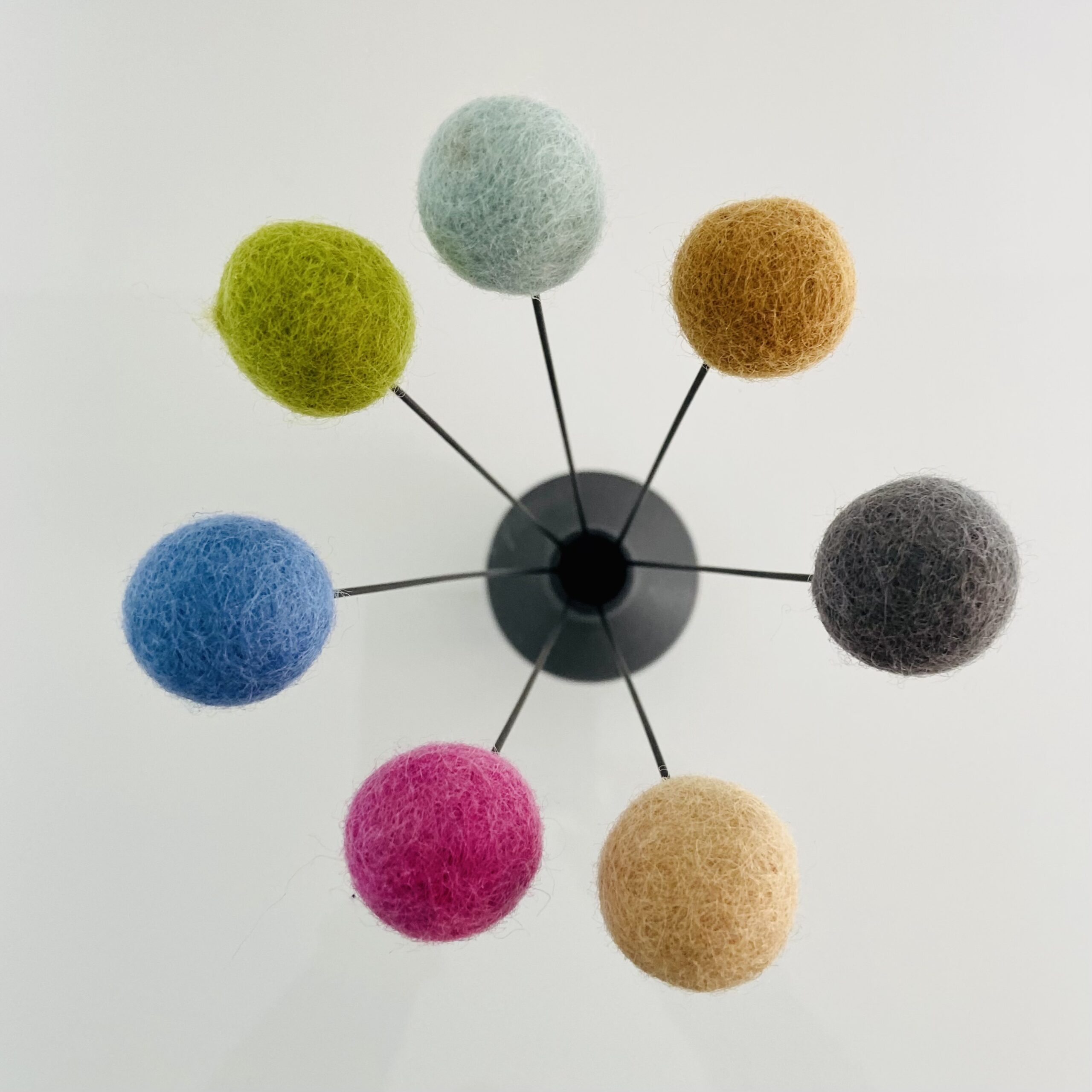 7er Set Filzkugel-Blumen mittel - SET 3 - herbstlich/bunt - von oben