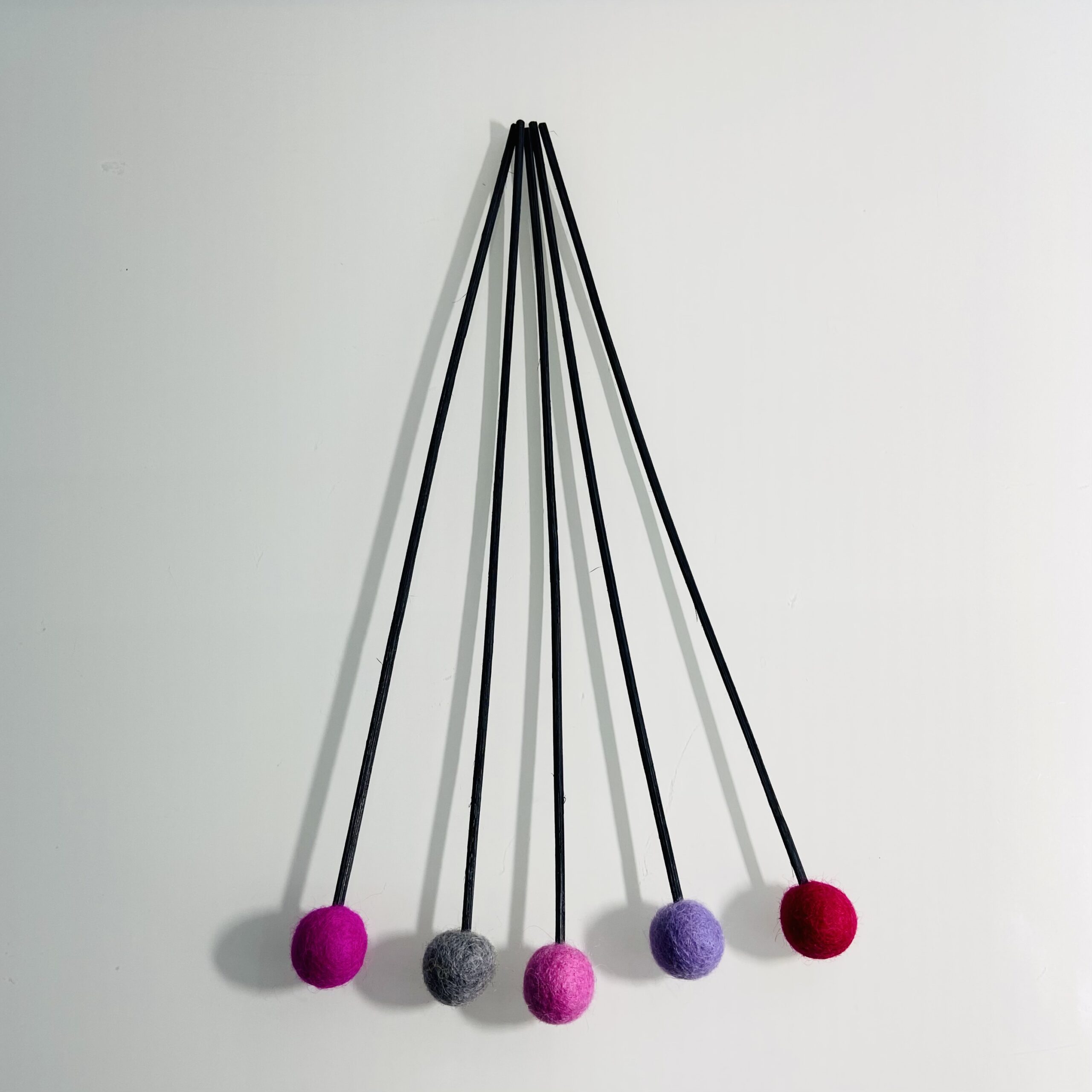 5er Set Filzkugel-Aromastäbchen (Rattan) für Diffusor - Set 2 - lila/rosa - Fächer