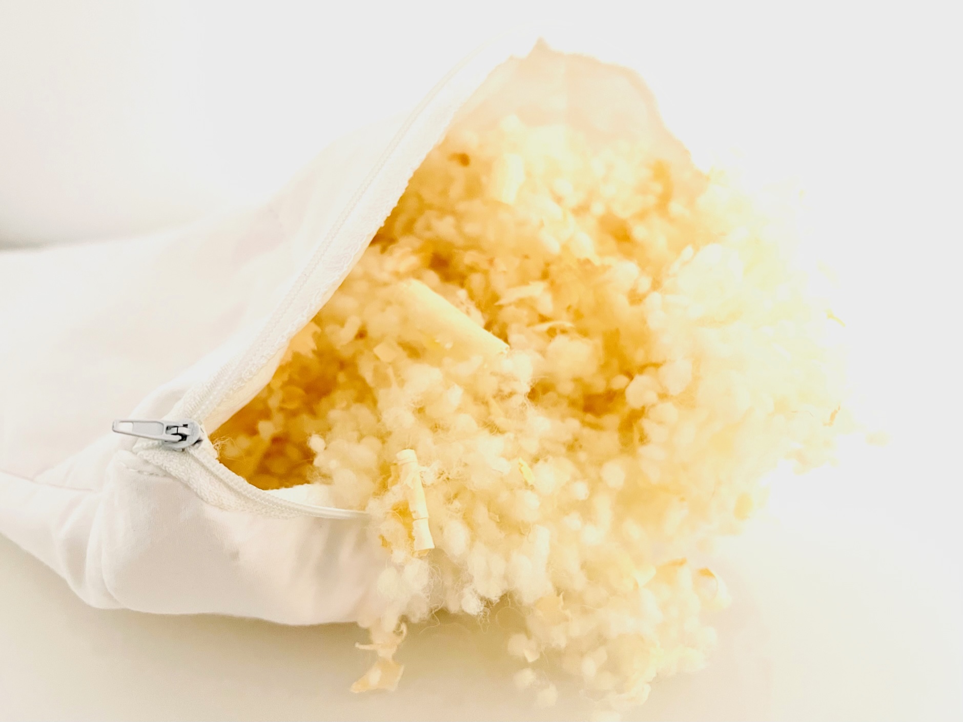 Kopfkissen 30x50 cm, 100% Baumwolle, Füllung: Schurwolle & Zirbenspäne – Bild 4