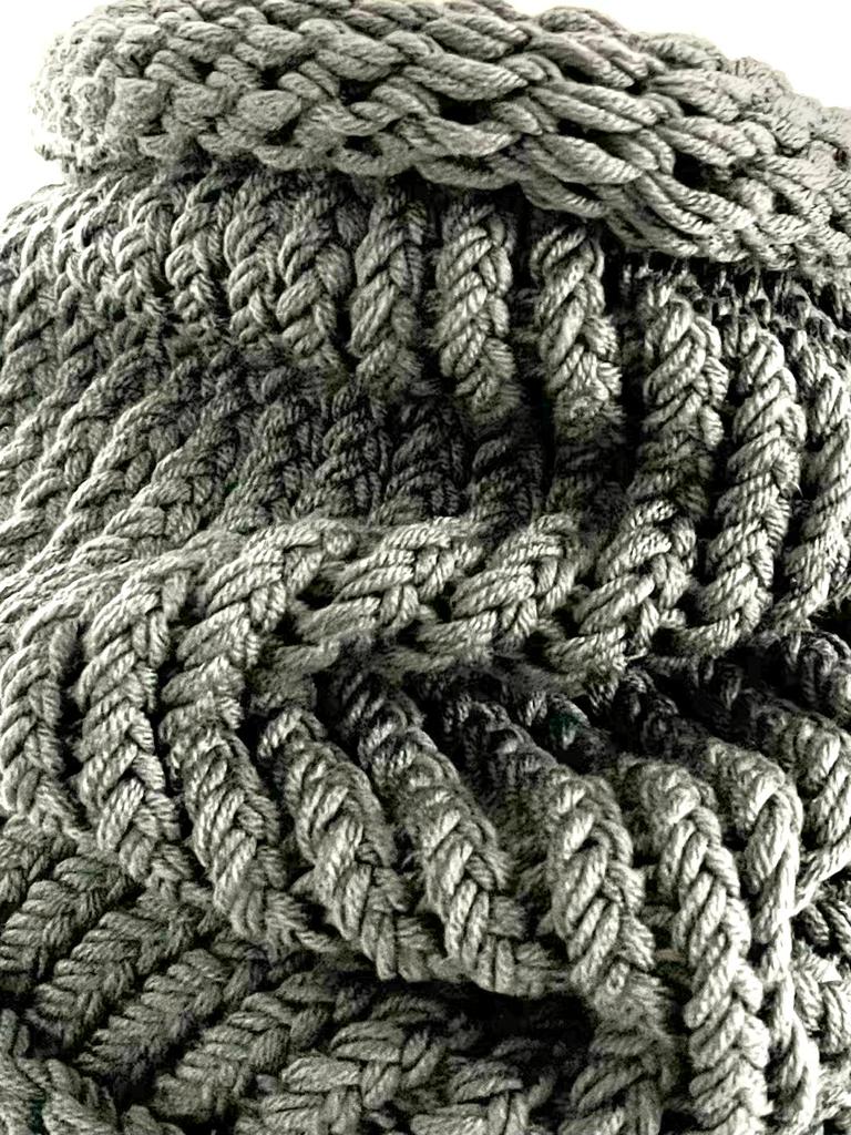 Merino Schal Melange in Grau-Grün, handgestrickt - 100% Merinowolle - extradick – Bild 4