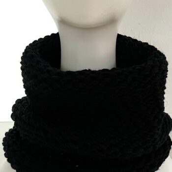 Merino Schal in Schwarz, handgestrickt – 100% Wolle
