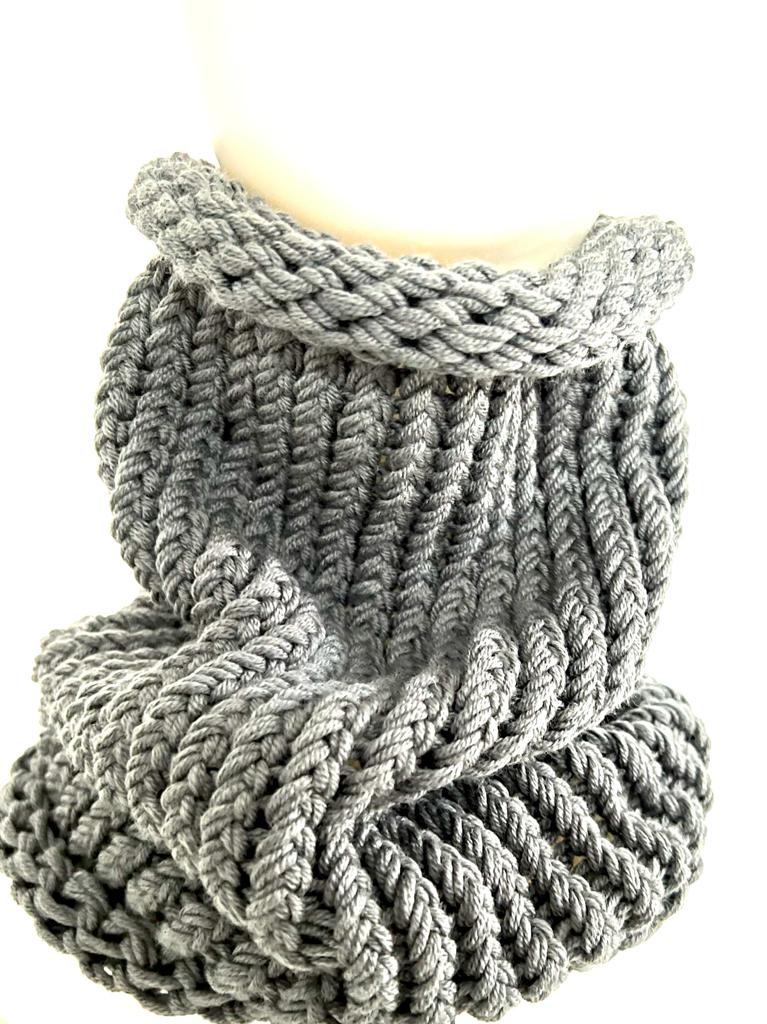 Merino Schal in Grau, handgestrickt - 100% Merinowolle - extradick