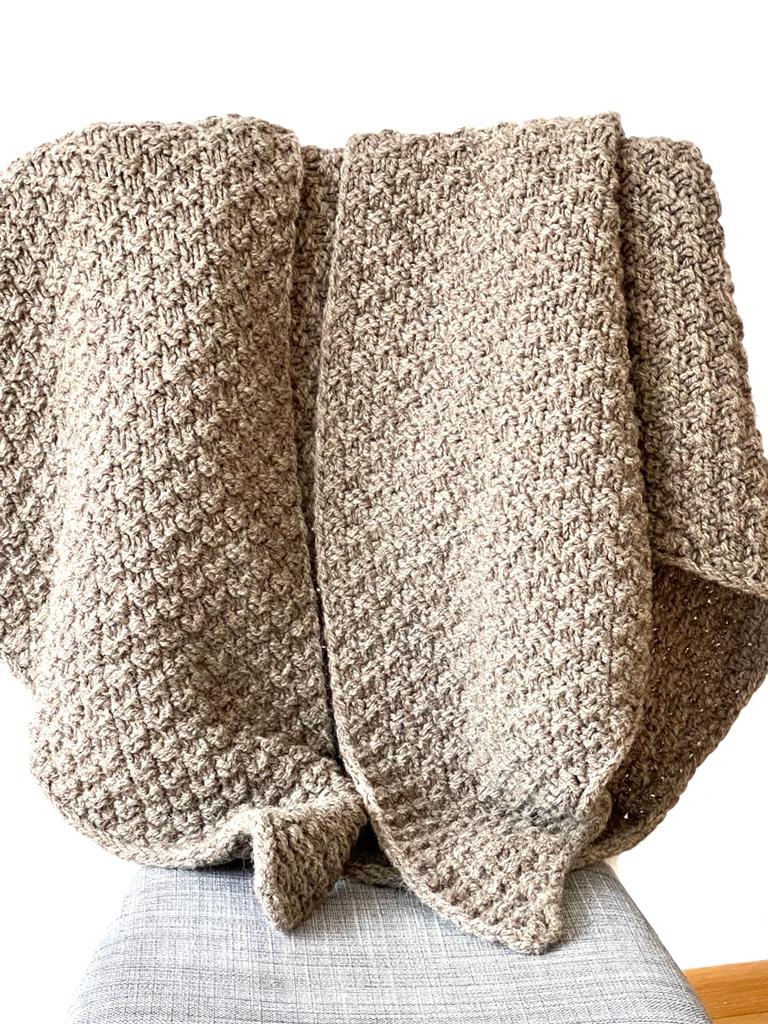 XXL Dreickschal, Stola, Strick-Poncho - 100% Öko-Schafschurwolle – Bild 6