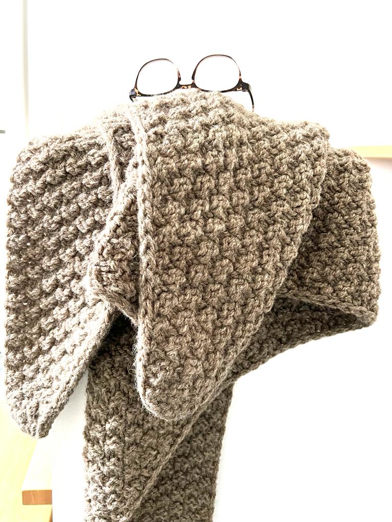 XXL Dreickschal, Stola, Strick-Poncho - 100% Öko-Schafschurwolle – Bild 2