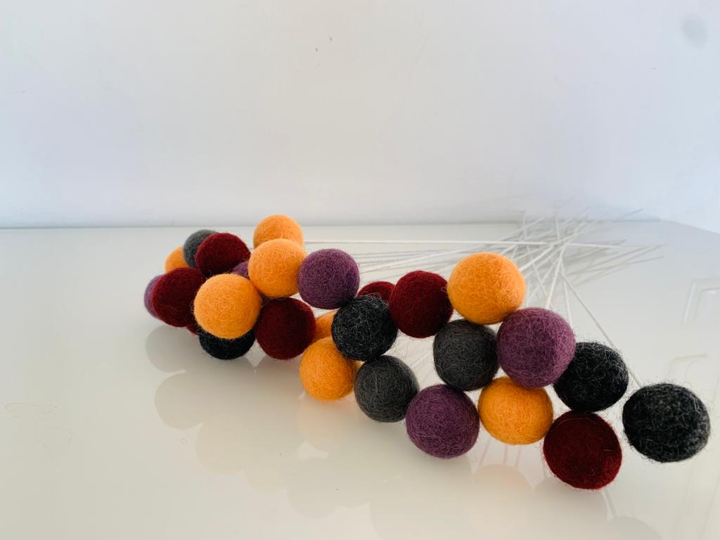 Blumenstrauß aus 25 Filzkugel-Blumen, 30cm Stiellänge, Ocker - Lila – Bild 2