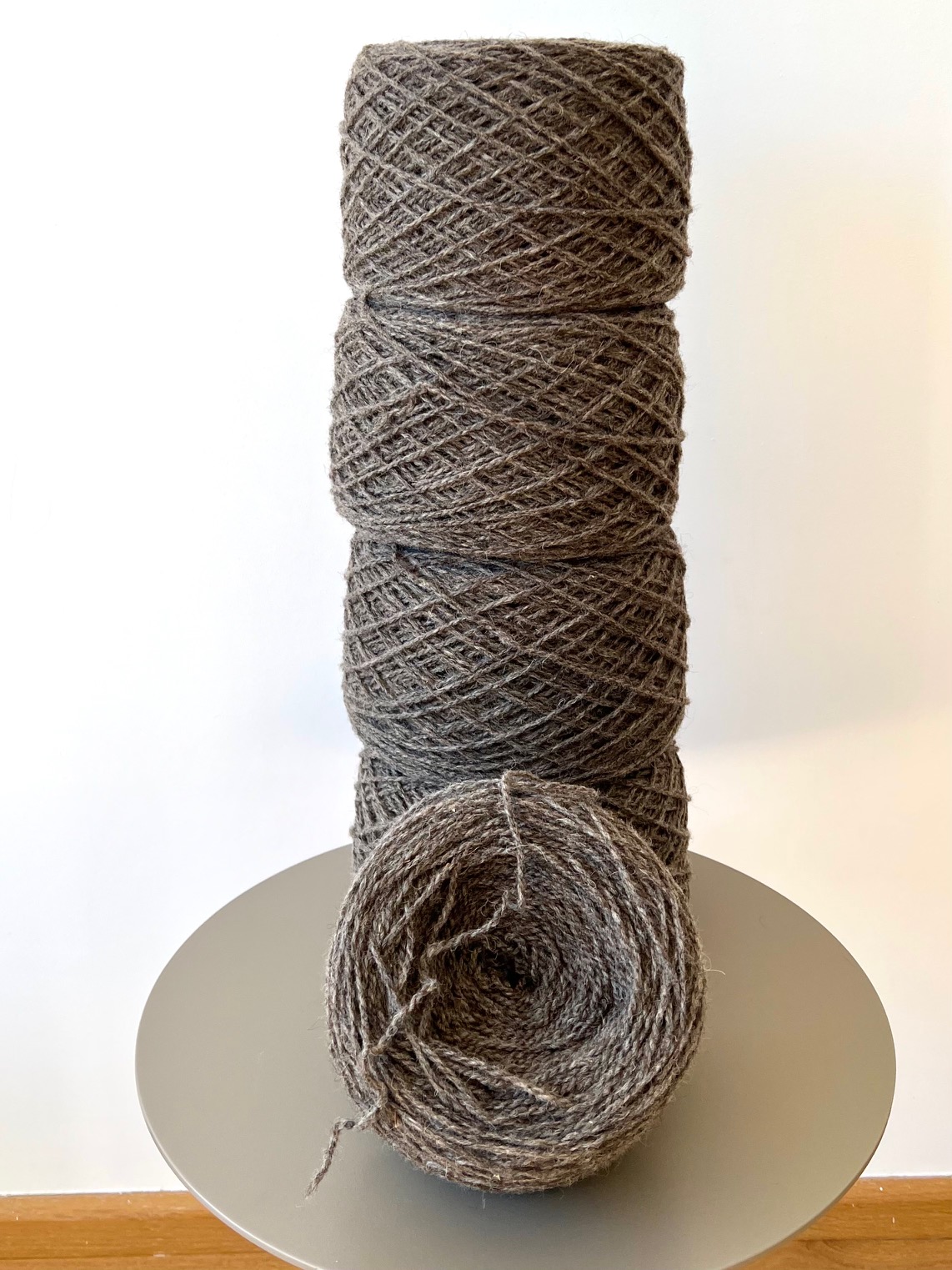 STRICKWOLLE - 100% Schurwolle 2200 Gramm - NEU - GRAU-BRAUN – Bild 3