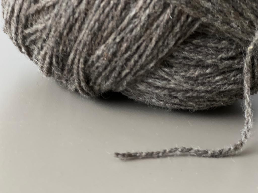 STRICKWOLLE - 100% Schurwolle 1000 Gramm - NEU - GRAU-BRAUN – Bild 4