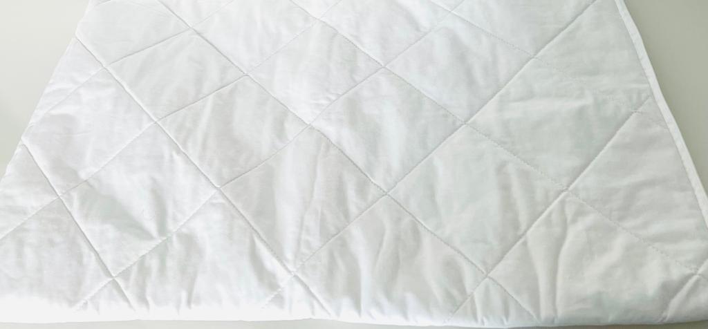 Kopfkissen 40x60 cm, 100% Baumwolle, Füllung: Schurwolle & Zirbenspäne – Bild 4